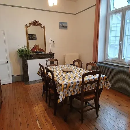 5 Pers, à 200 M De La De - Valentine *